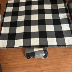 Set Of 2 Brand New Blankets Measuring 48x58