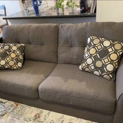 Black Couch/ Free Delivery 