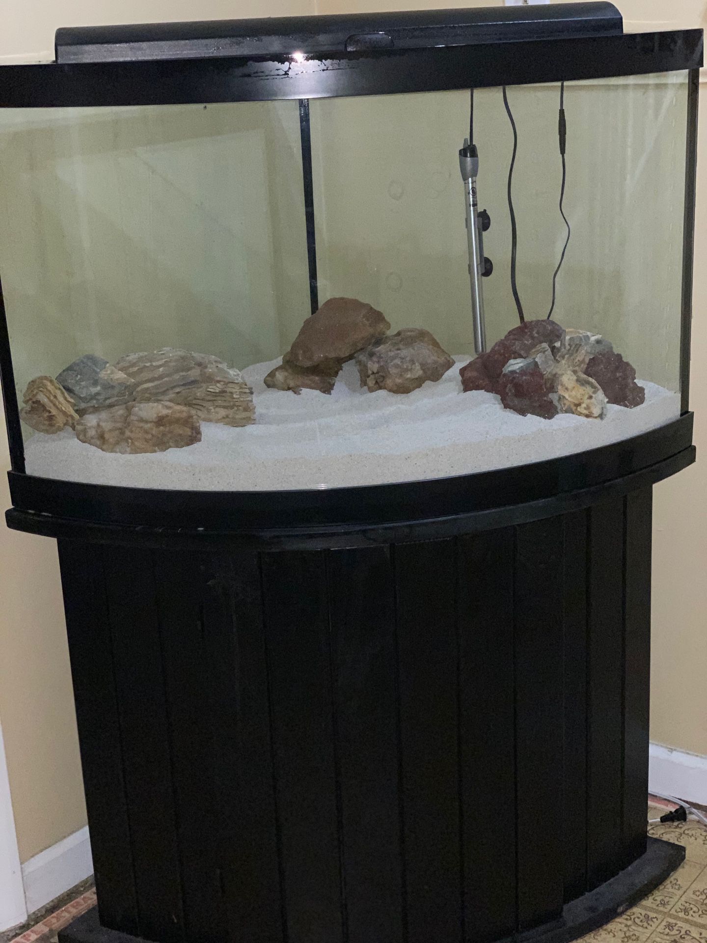 54 gallon Corner fish tank w/setup