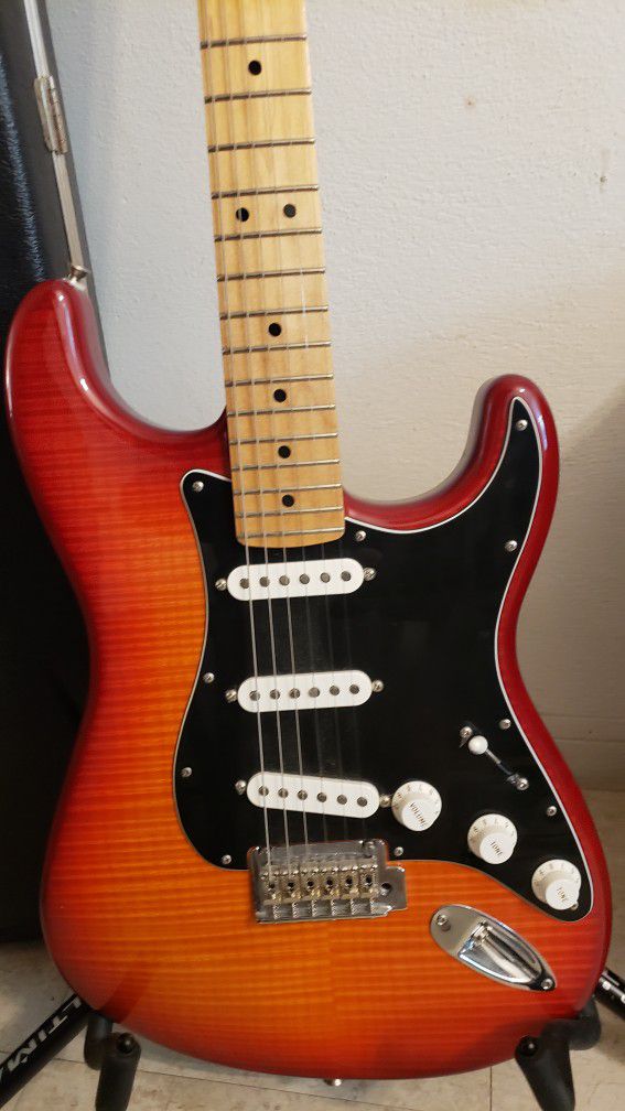 Electric Guitar Fender Stratocaster Like New