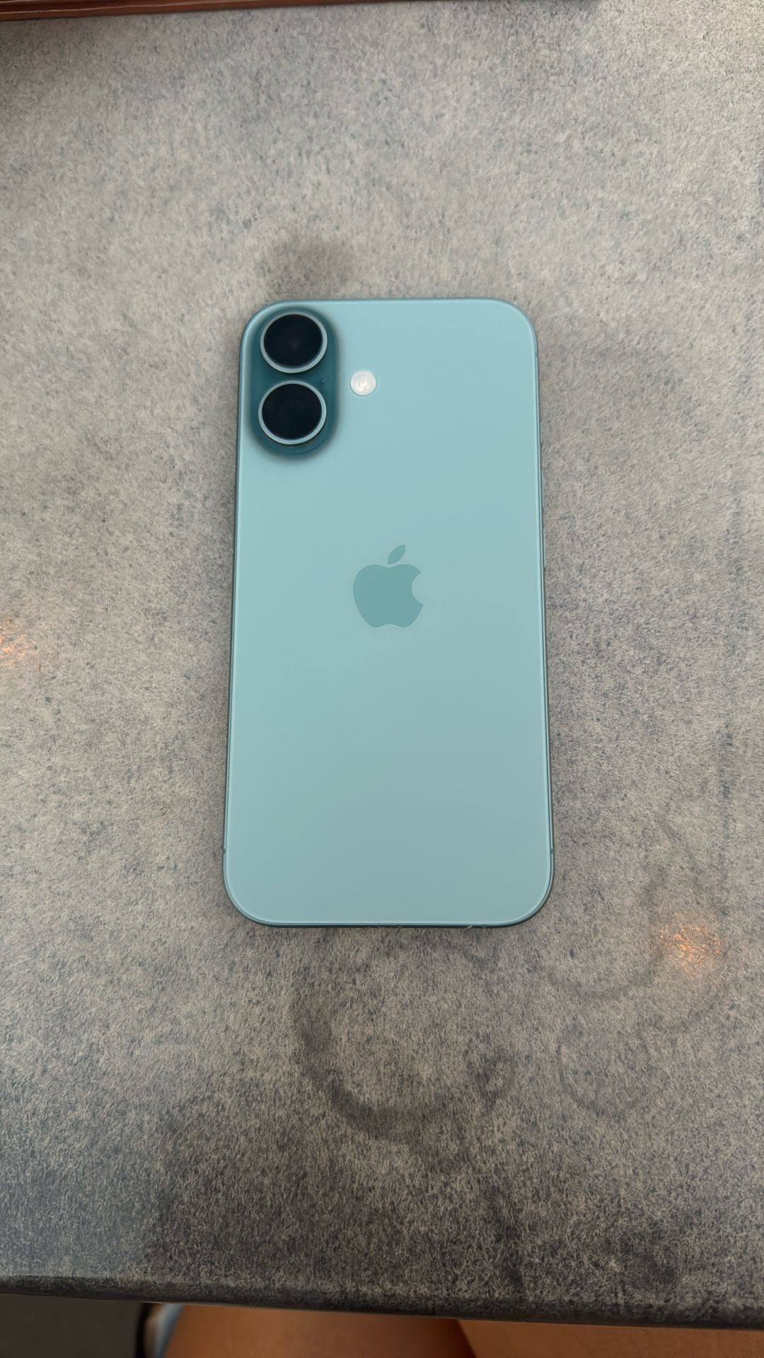 iPhone 16 Blue
