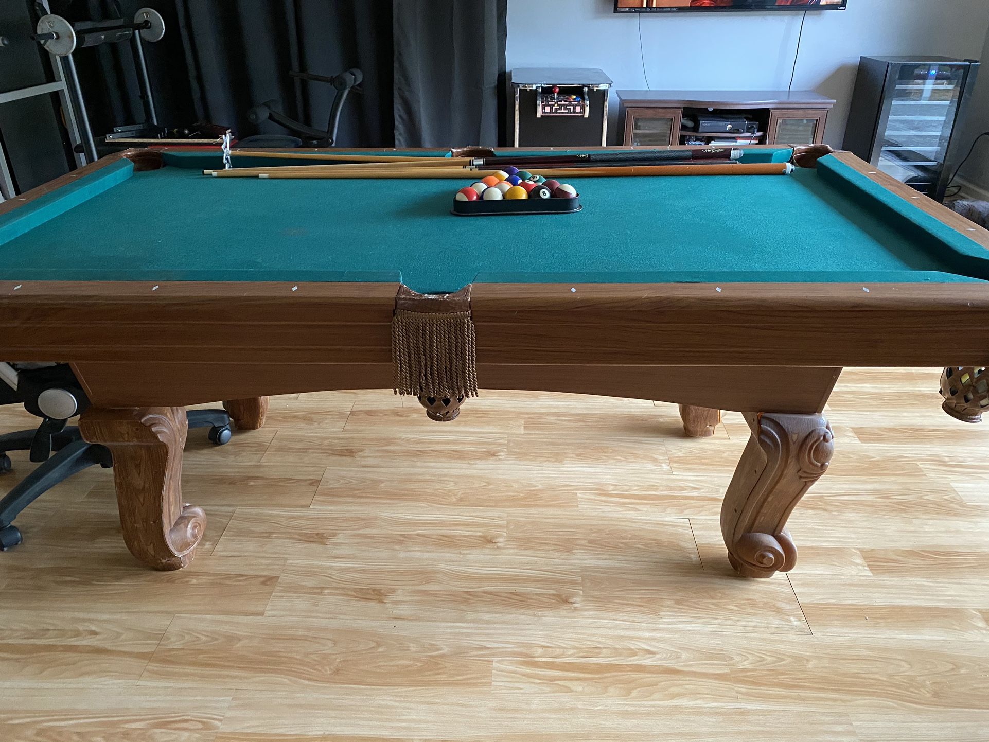 Pool Table With 5 Sticks And Wall Hanger And Balls