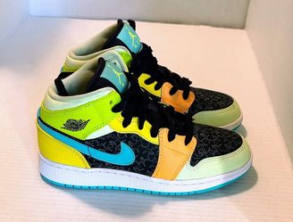 Nike Air Jordan 1 Mid Size 5Y