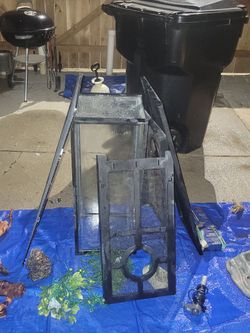 Glass Reptile Terrarium with Screen Door and many accessories