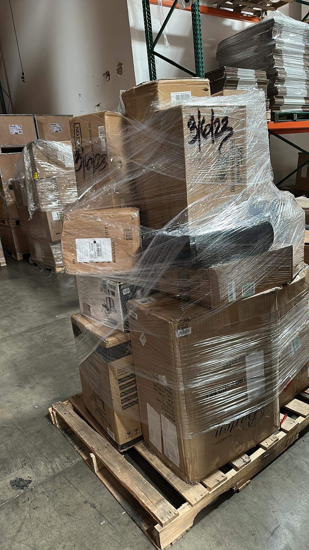 general merchandise pallets, Amazon Walmart HomeDepot tools liquidation for Sale in City Of