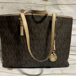 michael kors Large Laptop Travel Bag for Sale in Louisville, KY - OfferUp