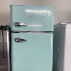 New  Mini Fridge 