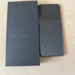 Motorola Razr Ultra 2025 512gb***Unlocked For Any Carrier***
