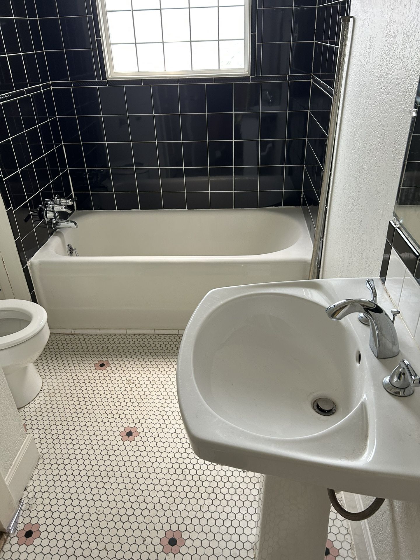 Sink With Faucet And Bathtub