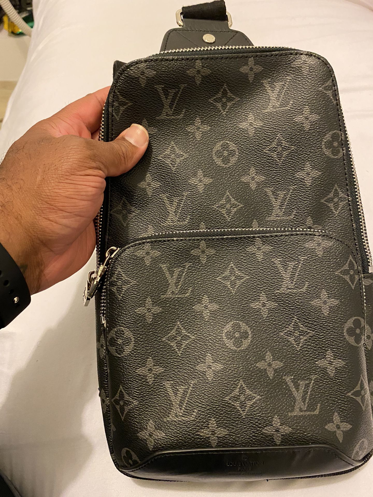 Louis Vuitton Avenue Sling Bag for Sale in Covina, CA - OfferUp