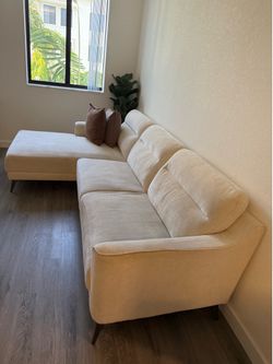 ASHLEY FURNITURE SOFA BEIGE L