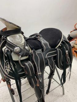 Montura charra Pitiada original con Herrage y medio fuste plateado