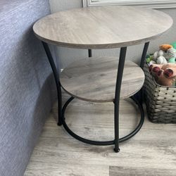 Set Of 2 Side Tables