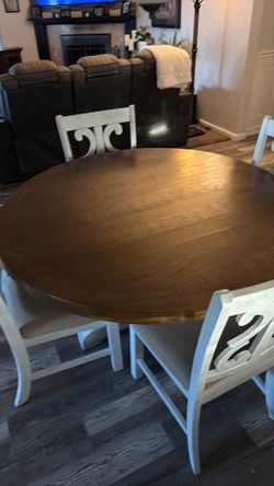 Table w/4 Chairs
