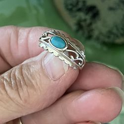 Lovely Turquoise And Sterling Silver Ring