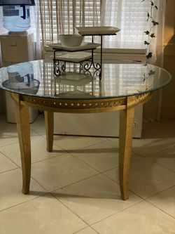 Stylish Round Glass Table for Sale - Excellent Condition!