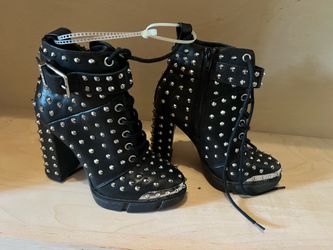 GIANNI BINE  BOOTS SIZE 5.5 New woman $23