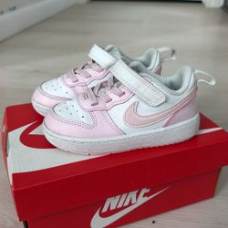 Nike Dunks shoes - Size 7c - Pink & white