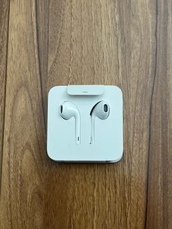 Apple earbuds with wire