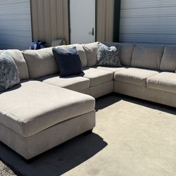 4 PIECE SECTIONAL WITH CHAISE 