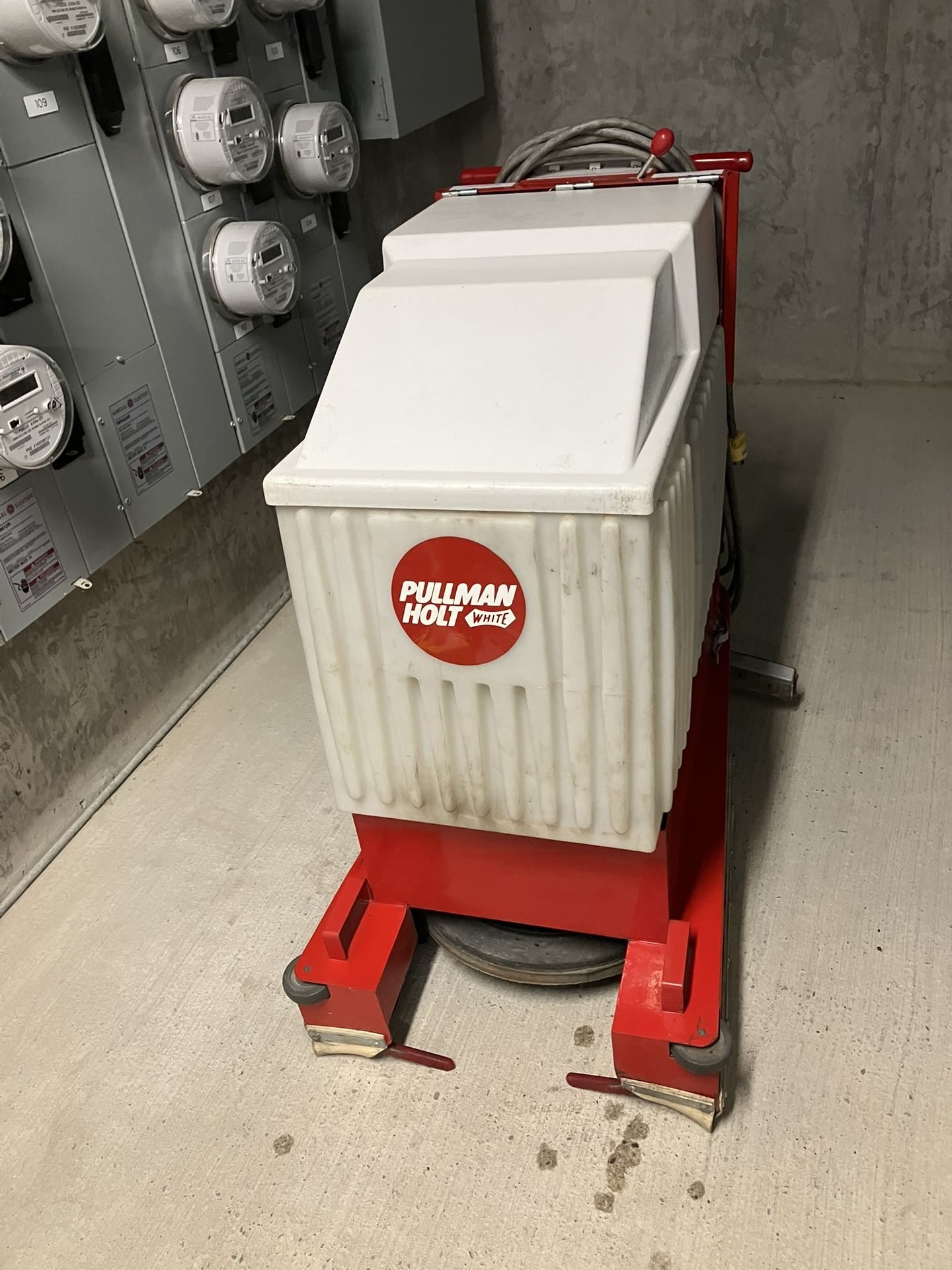 Automatic Floor Scrubber / Floor Machine