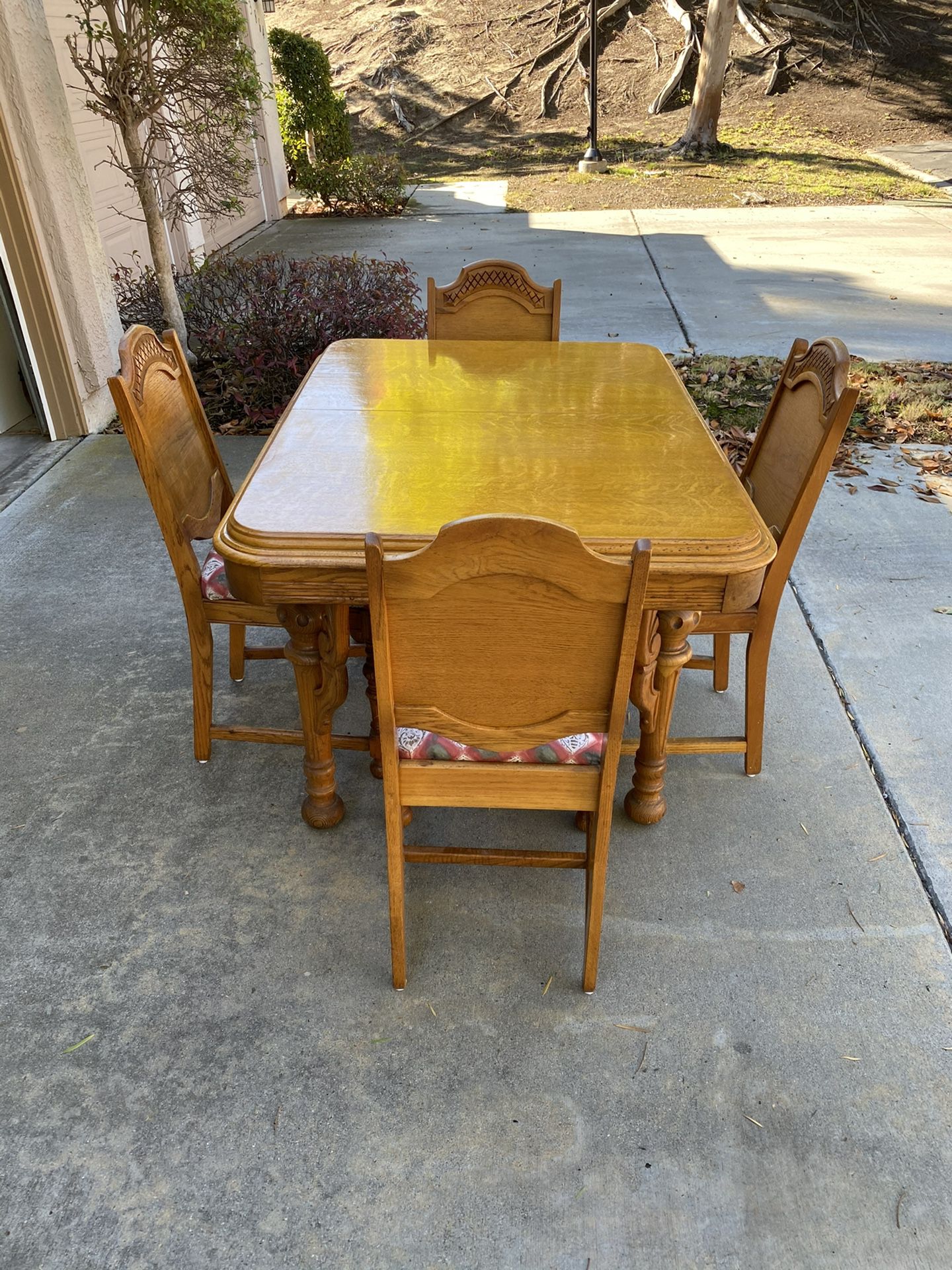 ANTIQUE Oak dining table and 4 chairs circa 1920