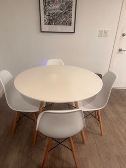 White Round Dining Table with 4 Chairs