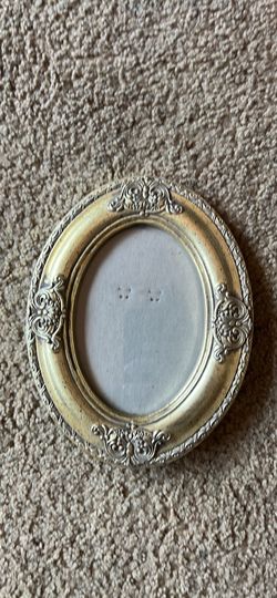Ornate Gold Oval Picture Frame