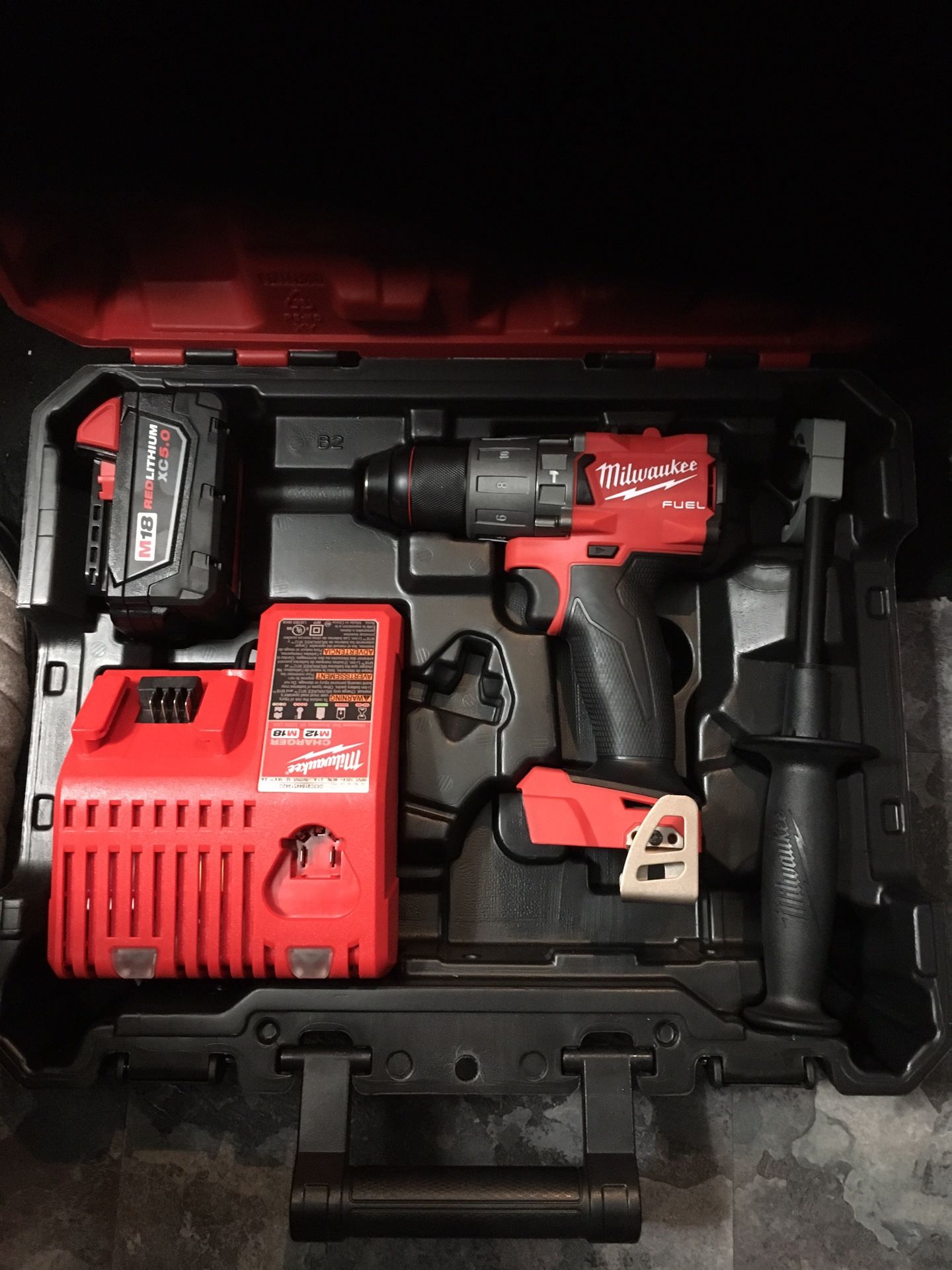 Milwaukee full hammer drill kit 5.0 battery