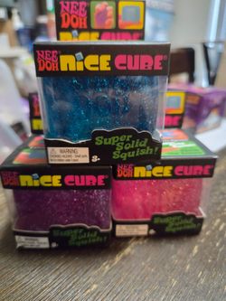 Nice Ice Glitter Cube ( 1pc) Squishy