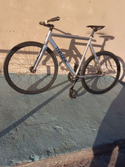 Throne Phantom Fixed Gear Single Speed Bike