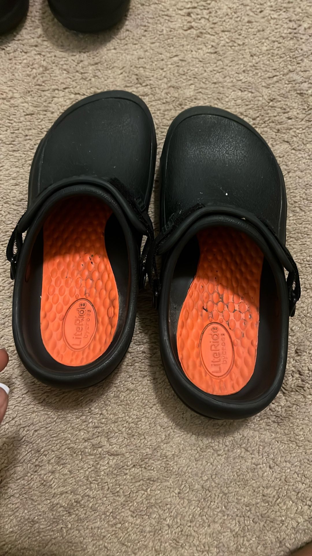 Slip resistant work shoes