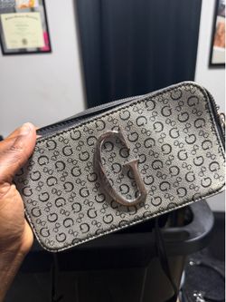Guess Logo Zip Purse