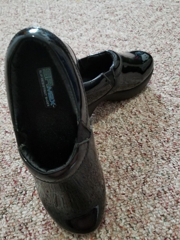 Women's Size 5 SR Max Non-slip Resistant Shoes