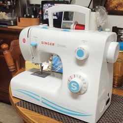 SINGER SEWING MACHINE