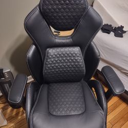 Shaquille O'Neal Sciron Gaming Chair (Retail $400)