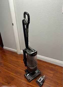 SHARK Powerfin Vacuum