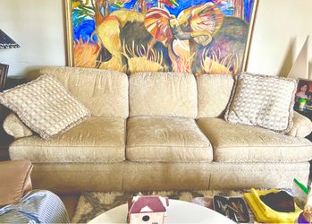 Traditional Cream Damask 3-Cushion Sofa (96") with Matching Pillows