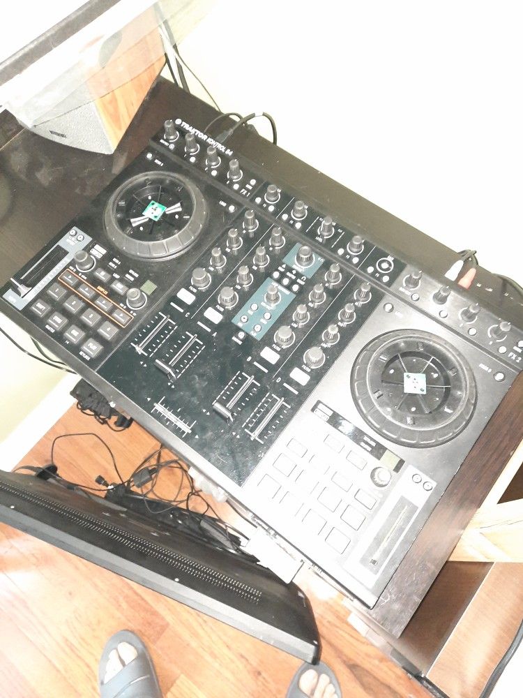 DJ Controller traktor s4