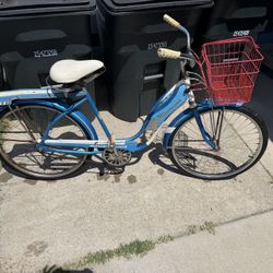 1950s 26” ladies AMF road master bicycle. Rides nice. Horn works 350$