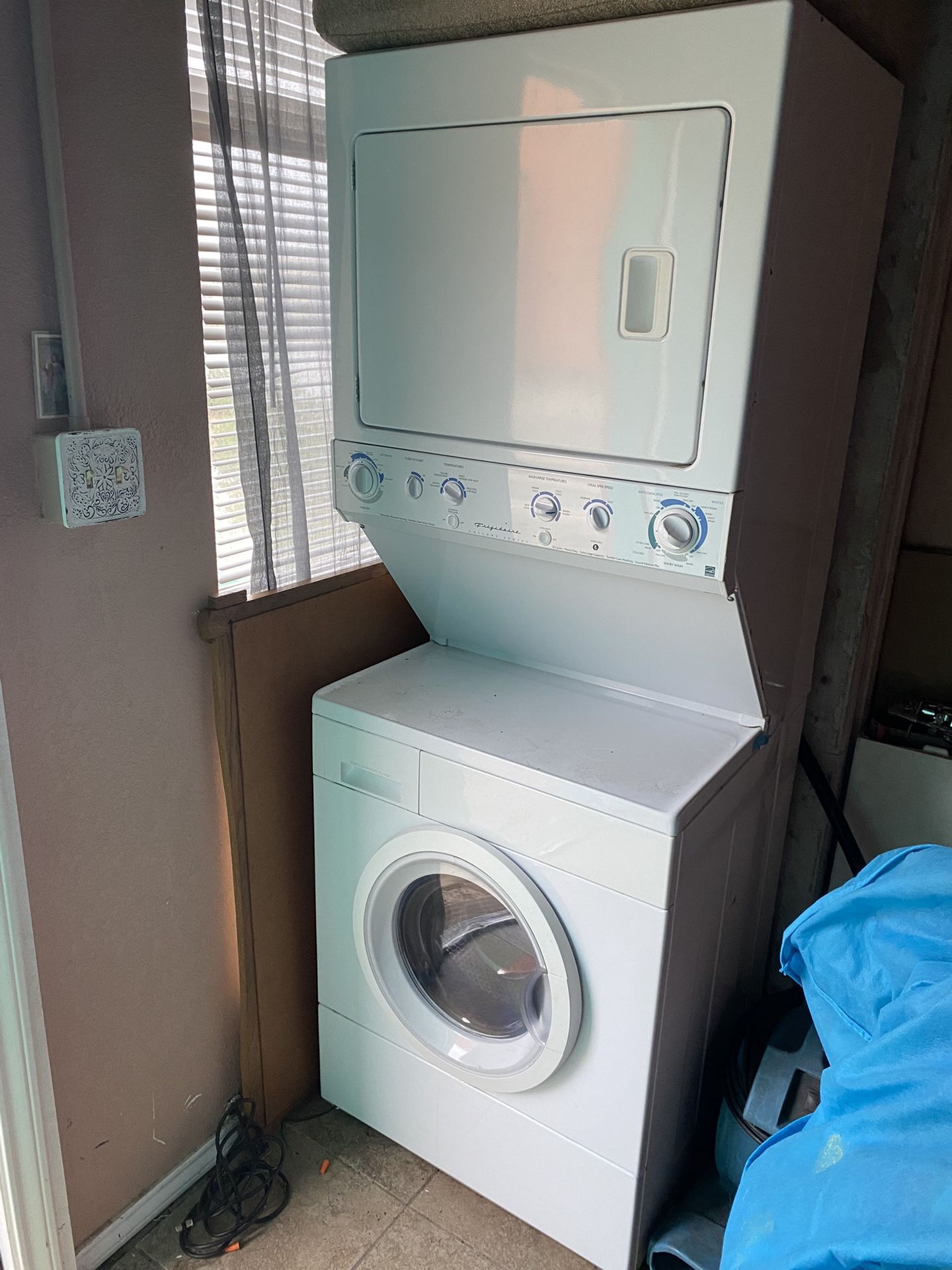 Frigidaire Washer/Dryer Combo Model GLEH1642FS2