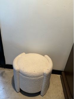 White round ottomn/stool