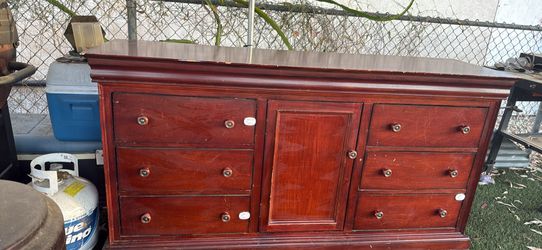 Dresser