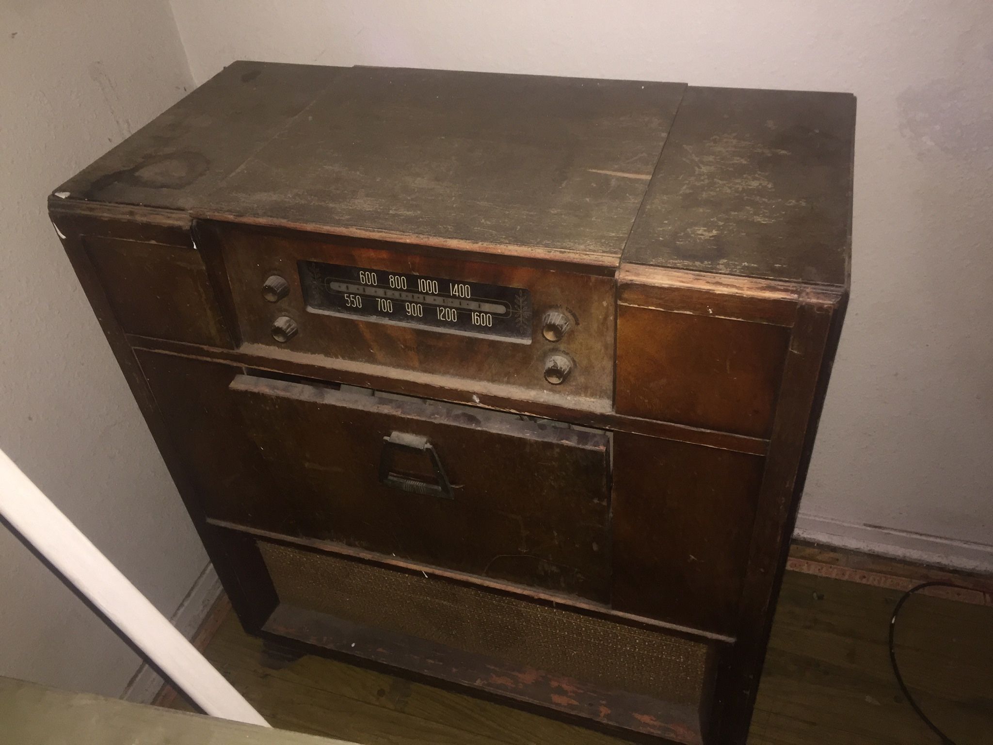 3 Philco Vintage Radios / Turntables