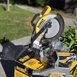 DEWALT
15 Amp Corded 10 in. Compound Single Bevel Miter Saw
