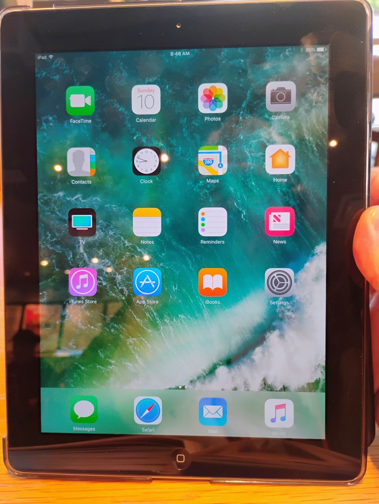 Ipad 4 gen 32 GB w case