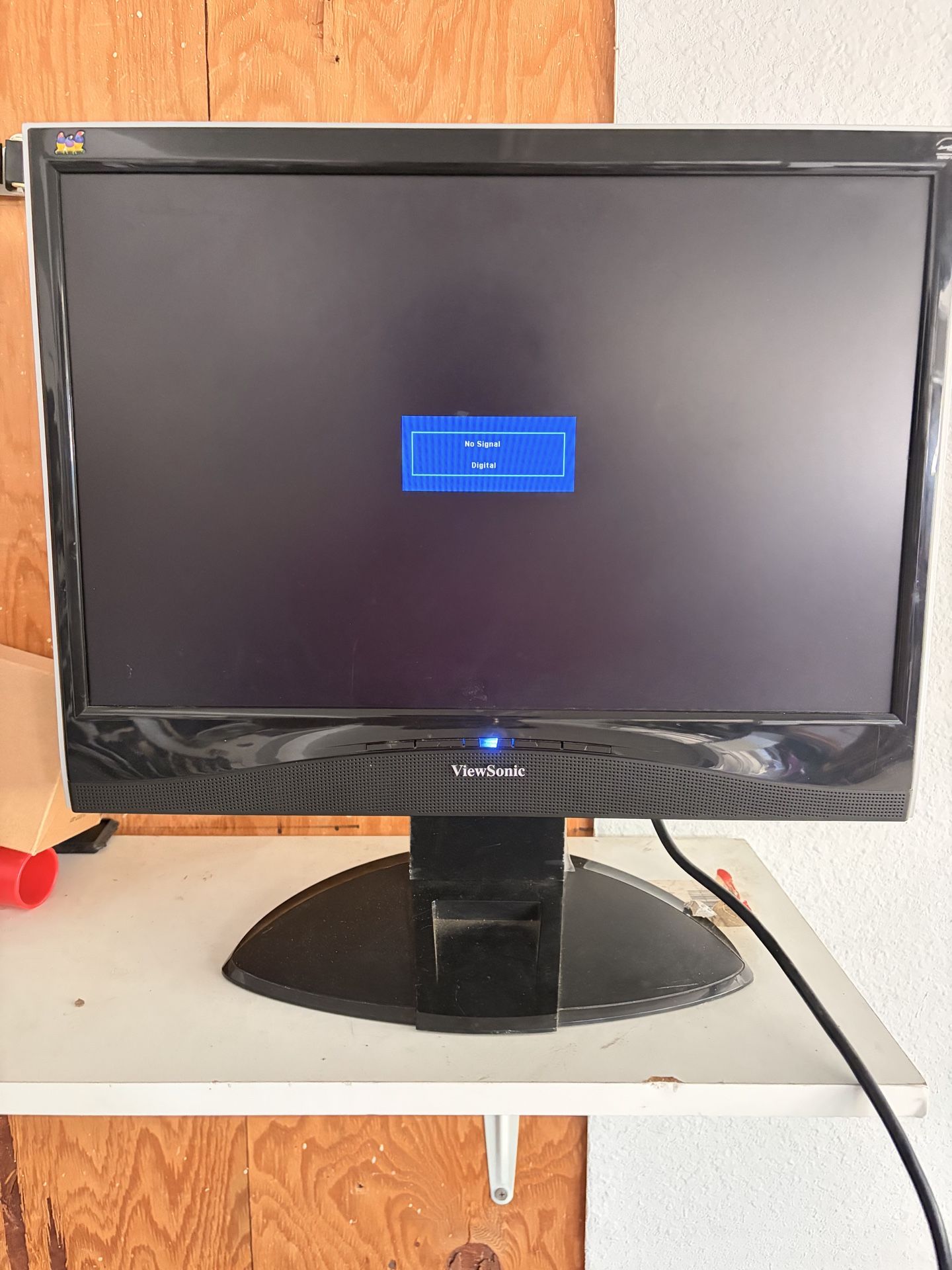 Computer Moniter (NO HDMI) for Sale in Norco, CA - OfferUp