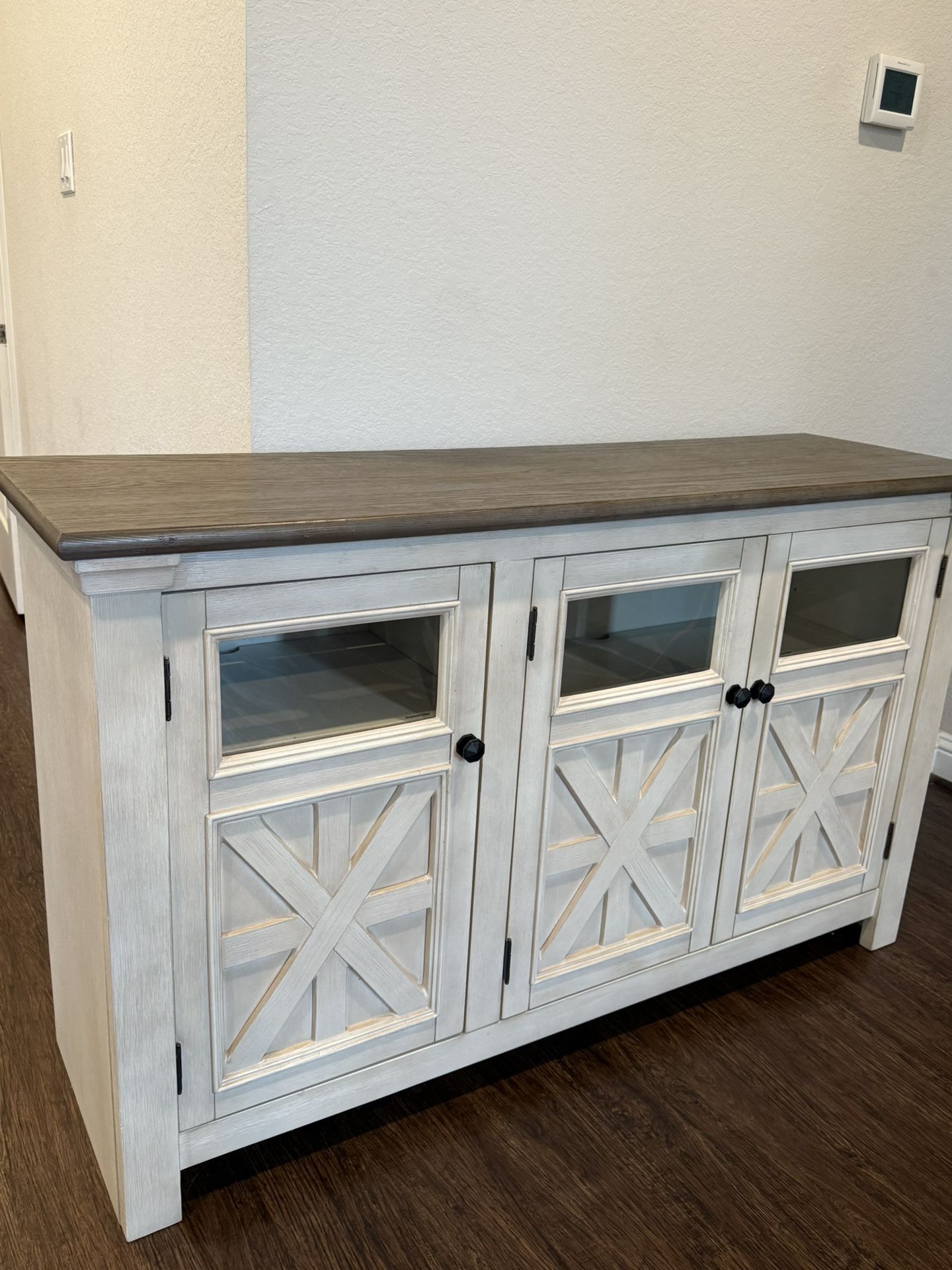 Media center / TV Stand