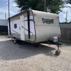 FOREST RIVER WILDWOOD X-LITE