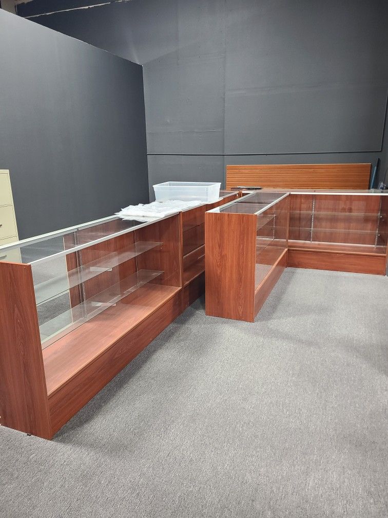 Display Cases And Retail Displays